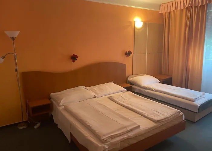 Tifani Szallo 3*